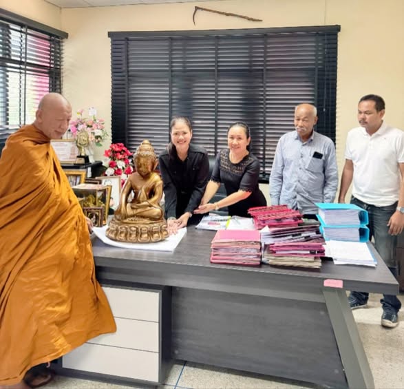 พระอาจารย์ธงชัย เนกขมฺมรโต เจ้าอาวาสวัดป่าเขาพนมวัง หมู่ที่ ๖ ตำบลป่าร่อน อำเภอกาญจนดิษฐ์  จังหวัดสุราษฎร์ธานี เมตตามอบพระบูชา “พระกริ่งนำชัย” ให้นางอุไรวรรณ บรรดาศักดิ์ นายกองค์การบริหารส่วนตำบลป่าร่อน เพื่อประดิษฐานไว้บูชา ณ องค์การบริหารส่วนตําบลป่าร่อน และเป็นที่ยึดเหนี่ยวจิตใจ ของคณะผู้บริหาร สมาชิกสภา พนักงานส่วนตำบล เจ้าหน้าที่ ตลอดถึงประชาชนชาวตำบลป่าร่อน และผู้ที่เดินทางมาติดต่อราชการกับองค์การบริหารส่วนตําบลป่าร่อน 
พร้อมกันนี้พระอาจารย์ธงชัย เนกขมฺมรโต ได้เมตตามอบเหรียญหลวงปู่ทวด เหยียบน้ำทะเลจืด รุ่นเลื่อนฐานะ สร้างเมื่อปี พ.ศ.๒๕๖๕ แก่นายองค์การบริหารส่วนตําบลป่าร่อน อีกจำนวนหนึ่งด้วย
