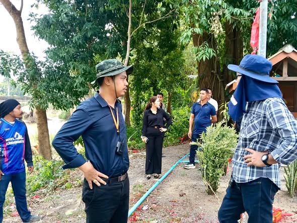 ๑๓ มกราคม ๒๕๖๙
นางอุไรวรรณ บรรดาศักดิ์ นายกองค์การบริหารส่วนตำบลป่าร่อน พร้อมด้วยนายศักดิ์ รักบำรุง นายสมเกียรติ สีทอง รองนายกองค์การบริหารส่วนตำบลป่าร่อน นายอุดมพงค์ จารุจารีต วิศวกรโยธาปฏิบัติการ นำเจ้าหน้าที่จากสำนักงานโยธาธิการและผังเมืองจังหวัดสุราษฎร์ธานี เข้าสำรวจพื้นที่โครงการก่อสร้างเขื่อนป้องกันตลิ่งริมคลองกะแดะ (คลองสวาด) บริเวณพื้นที่ด้านข้างที่ทำการองค์การบริหารส่วนตำบลป่าร่อน
