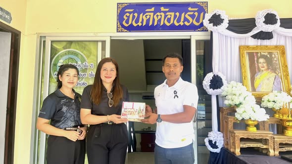 ๑๕ มกราคม ๒๕๖๙ เวลา ๑๐.๐๐ น. 
นางอุไรวรรณ บรรดาศักดิ์ นายกองค์การบริหารส่วนตำบลป่าร่อน มอบหมายให้นายนายสมเกียรติ สีทอง รองนายกองค์การบริหารส่วนตำบลป่าร่อน ให้การต้อนรับนางสาวแพรไพลิน ภูมิประสิทธิ์ ผู้อำนวยการโรงเรียนคงคาล้อม